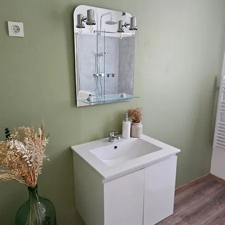 With Private Pool, 3 Bedrooms On 3000 M2 Vila *
