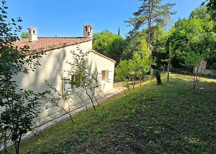 With Private Pool, 3 Bedrooms On 3000 M2 Villa Anduze