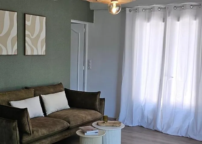 With Private Pool, 3 Bedrooms On 3000 M2 Villa Anduze