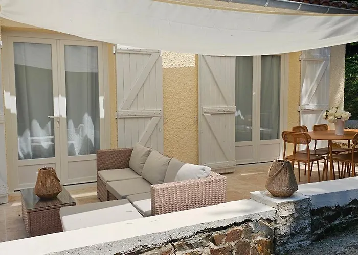 Villa With Private Pool, 3 Bedrooms On 3000 M2 *