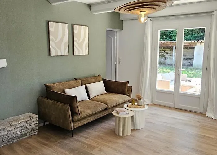 With Private Pool, 3 Bedrooms On 3000 M2 Anduze