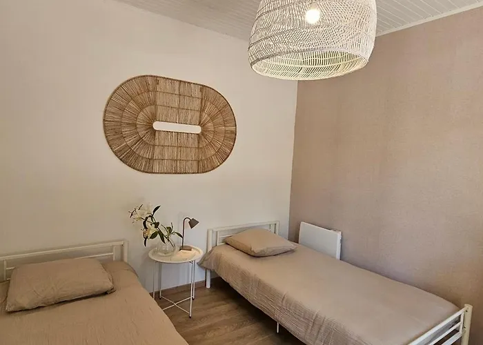 With Private Pool, 3 Bedrooms On 3000 M2 Anduze