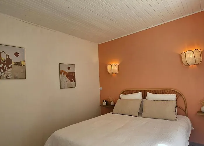 With Private Pool, 3 Bedrooms On 3000 M2 Villa Anduze